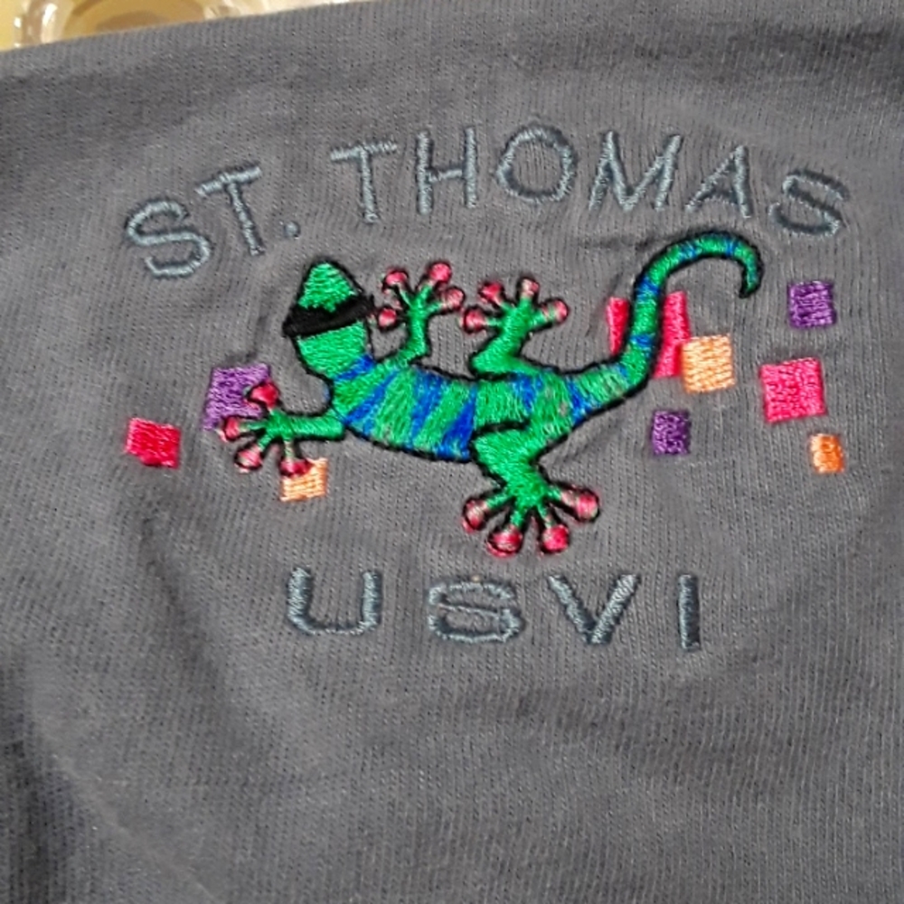 *C7 MNS - VTG EMBROIDERED ST. THOMAS US VIRGIN ISLANDS SZ. L SHIRT